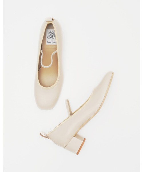 Emma Francis(エマフランシス)の「シャーリングストラップ 4cm パンプス(パンプス・レディース・ブラック/アイボリー・22.5cm/23.0cm/23.5cm/24.0cm/24.5cm/25.0cm/22.0cm)」の7枚目の写真