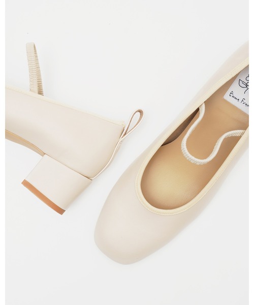 Emma Francis(エマフランシス)の「シャーリングストラップ 4cm パンプス(パンプス・レディース・ブラック/アイボリー・22.5cm/23.0cm/23.5cm/24.0cm/24.5cm/25.0cm/22.0cm)」の8枚目の写真