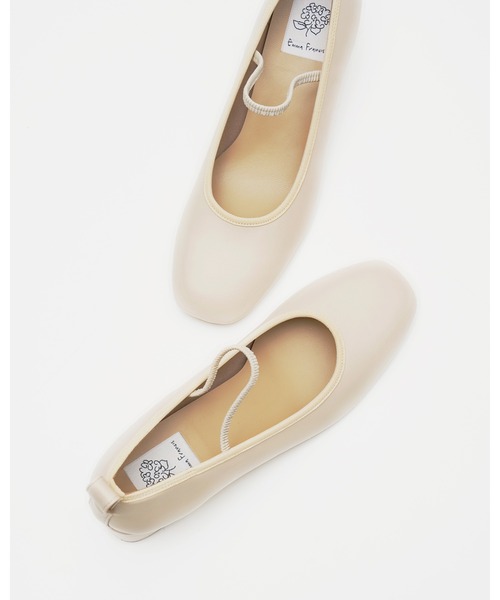 Emma Francis(エマフランシス)の「シャーリングストラップ 4cm パンプス(パンプス・レディース・ブラック/アイボリー・22.5cm/23.0cm/23.5cm/24.0cm/24.5cm/25.0cm/22.0cm)」の9枚目の写真