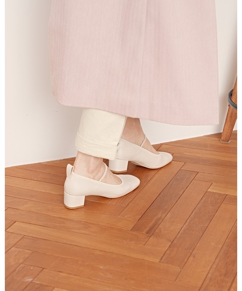 Emma Francis(エマフランシス)の「シャーリングストラップ 4cm パンプス(パンプス・レディース・ブラック/アイボリー・22.5cm/23.0cm/23.5cm/24.0cm/24.5cm/25.0cm/22.0cm)」の11枚目の写真