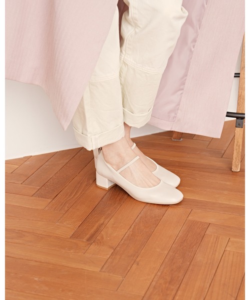 Emma Francis(エマフランシス)の「シャーリングストラップ 4cm パンプス(パンプス・レディース・ブラック/アイボリー・22.5cm/23.0cm/23.5cm/24.0cm/24.5cm/25.0cm/22.0cm)」の13枚目の写真