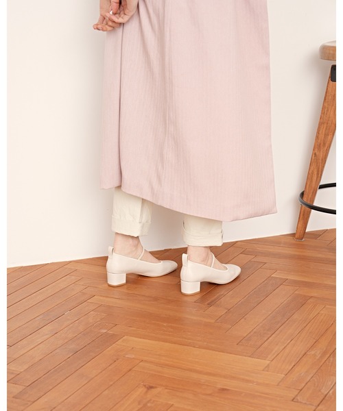 Emma Francis(エマフランシス)の「シャーリングストラップ 4cm パンプス(パンプス・レディース・ブラック/アイボリー・22.5cm/23.0cm/23.5cm/24.0cm/24.5cm/25.0cm/22.0cm)」の15枚目の写真