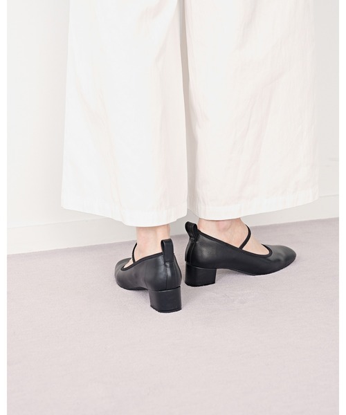 Emma Francis(エマフランシス)の「シャーリングストラップ 4cm パンプス(パンプス・レディース・ブラック/アイボリー・22.5cm/23.0cm/23.5cm/24.0cm/24.5cm/25.0cm/22.0cm)」の18枚目の写真