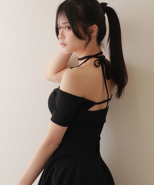 M DOLLY(エムドリー)の「off shoulder halter mini dress/オフショルダーホルターミニワンピース(ワンピース・レディース・グレー/ブラック・FREE)」の21枚目の写真