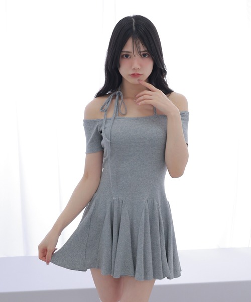 M DOLLY(エムドリー)の「off shoulder halter mini dress/オフショルダーホルターミニワンピース(ワンピース・レディース・グレー/ブラック・FREE)」の14枚目の写真
