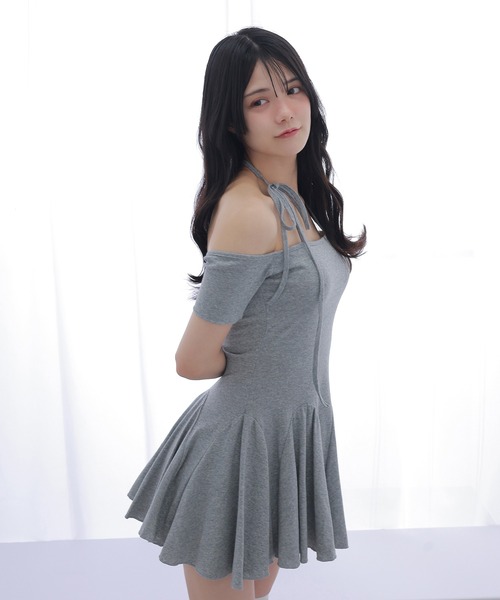 M DOLLY(エムドリー)の「off shoulder halter mini dress/オフショルダーホルターミニワンピース(ワンピース・レディース・グレー/ブラック・FREE)」の17枚目の写真
