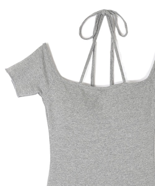 M DOLLY(エムドリー)の「off shoulder halter mini dress/オフショルダーホルターミニワンピース(ワンピース・レディース・グレー/ブラック・FREE)」の11枚目の写真