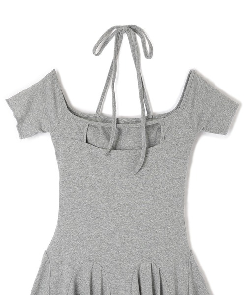 M DOLLY(エムドリー)の「off shoulder halter mini dress/オフショルダーホルターミニワンピース(ワンピース・レディース・グレー/ブラック・FREE)」の5枚目の写真