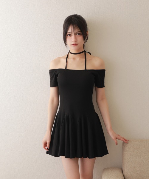 M DOLLY(エムドリー)の「off shoulder halter mini dress/オフショルダーホルターミニワンピース(ワンピース・レディース・グレー/ブラック・FREE)」の3枚目の写真