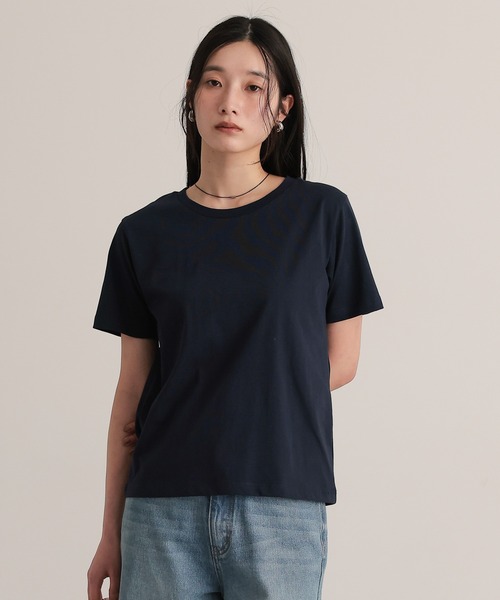 attiree(アティレー)の「【M/L展開】【UVカット】ベーシックTシャツ(Tシャツ/カットソー・レディース・ブラック/ネイビー/ホワイト・LARGE/MEDIUM)」の3枚目の写真