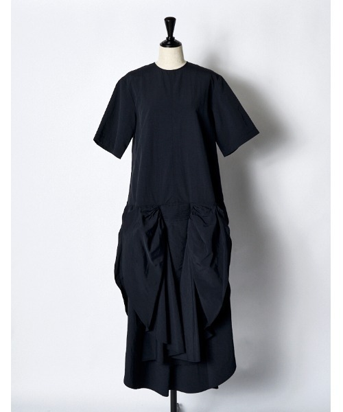 RUMCHE（ラムシェ）の「Sun & Moon Ruffle Dress / サン&ムーンラッフルドレス（ワンピース・レディース・ブラック/ホワイト・FREE）」の3枚目の写真