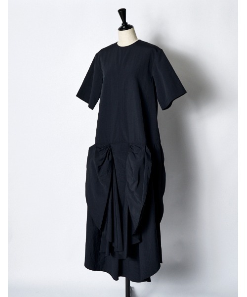 RUMCHE（ラムシェ）の「Sun & Moon Ruffle Dress / サン&ムーンラッフルドレス（ワンピース・レディース・ブラック/ホワイト・FREE）」の4枚目の写真