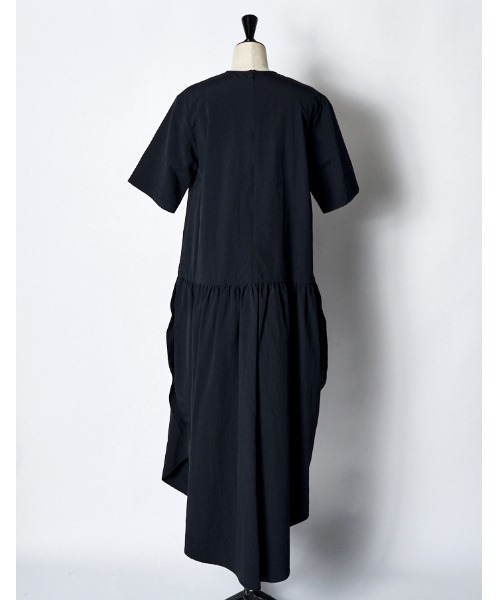 RUMCHE（ラムシェ）の「Sun & Moon Ruffle Dress / サン&ムーンラッフルドレス（ワンピース・レディース・ブラック/ホワイト・FREE）」の5枚目の写真
