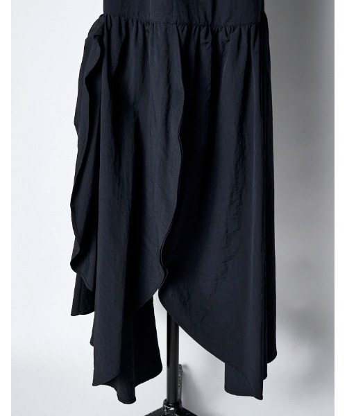 RUMCHE（ラムシェ）の「Sun & Moon Ruffle Dress / サン&ムーンラッフルドレス（ワンピース・レディース・ブラック/ホワイト・FREE）」の9枚目の写真