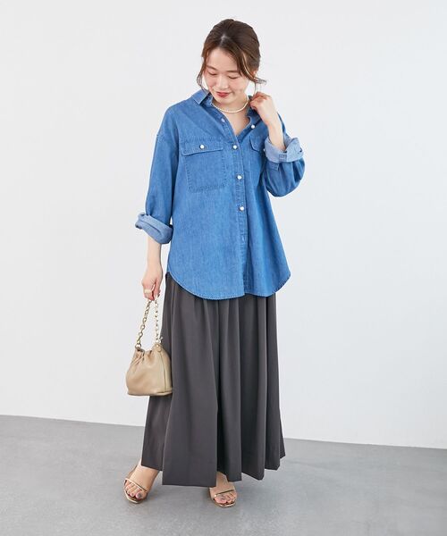 le.coeur blanc（ルクールブラン）の「《軽いシャツ素材》パールボタンデニムシャツ（シャツ/ブラウス・レディース・サックスブルー/ブルー・38）」の9枚目の写真