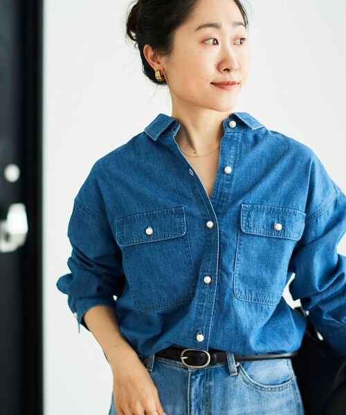 le.coeur blanc（ルクールブラン）の「《軽いシャツ素材》パールボタンデニムシャツ（シャツ/ブラウス・レディース・サックスブルー/ブルー・38）」の13枚目の写真