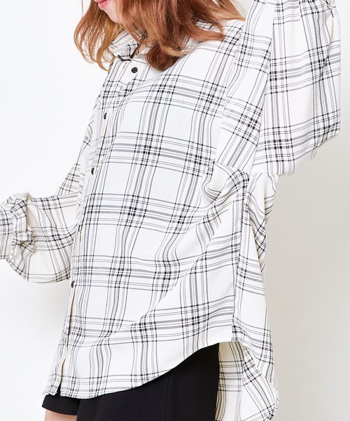 GORGE(ゴージ)の「《インナーSET×ルーズシルエット》レディース チェックシャツ タンク付き 春夏秋対応(シャツ/ブラウス・レディース・アイボリー/ブラック/オフホワイト/グレー/グリーン/モカ・F)」の11枚目の写真