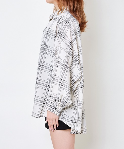 GORGE(ゴージ)の「《インナーSET×ルーズシルエット》レディース チェックシャツ タンク付き 春夏秋対応(シャツ/ブラウス・レディース・アイボリー/ブラック/オフホワイト/グレー/グリーン/モカ・F)」の16枚目の写真