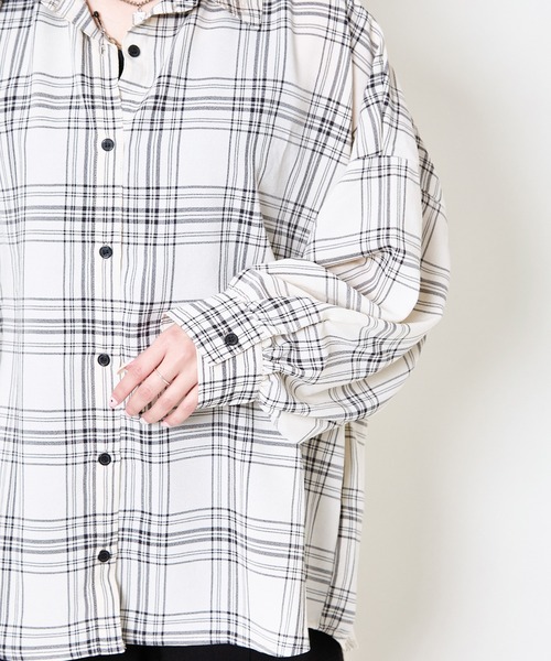 GORGE(ゴージ)の「《インナーSET×ルーズシルエット》レディース チェックシャツ タンク付き 春夏秋対応(シャツ/ブラウス・レディース・アイボリー/ブラック/オフホワイト/グレー/グリーン/モカ・F)」の20枚目の写真