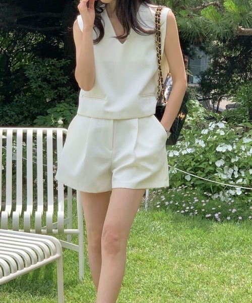 deux amour(ドゥーザムール)の「Vネックノースリトップス+ショートパンツセットアップ(その他トップス・レディース・ブラック/ホワイト/ピンク・FREE)」の7枚目の写真