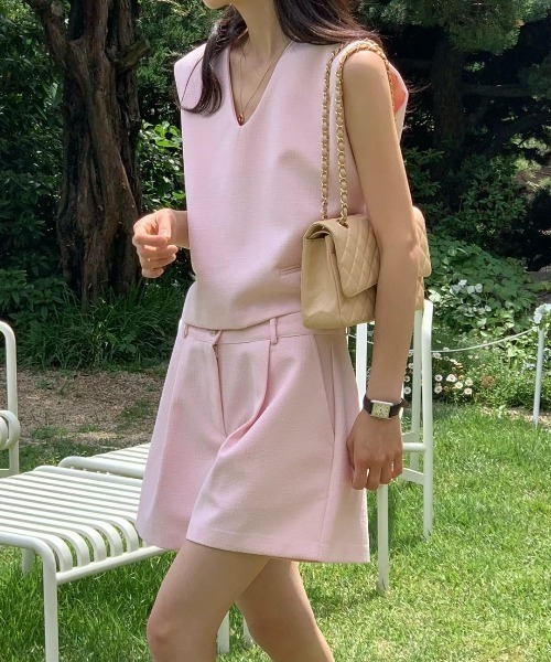 Vネックノースリトップス＋ショートパンツセットアップ（その他