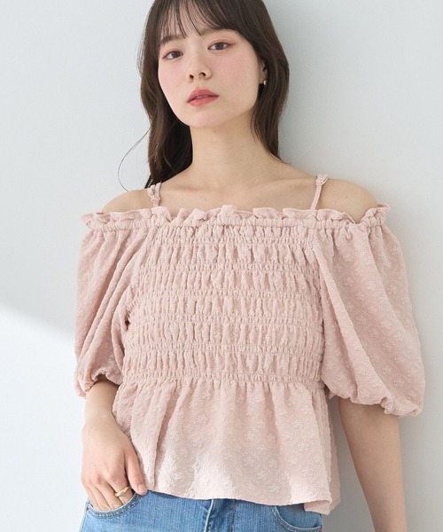 earth music&ecology(アースミュージックアンドエコロジー)の「2wayオフショルジャガードブラウス(シャツ/ブラウス・レディース・ピンク/アイボリー/ミント・FREE)」の1枚目の写真