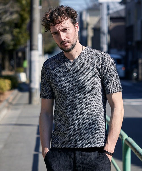 人気アイテム バイヤスジャカードVネック半袖プルオーバー（Tシャツ トップス
