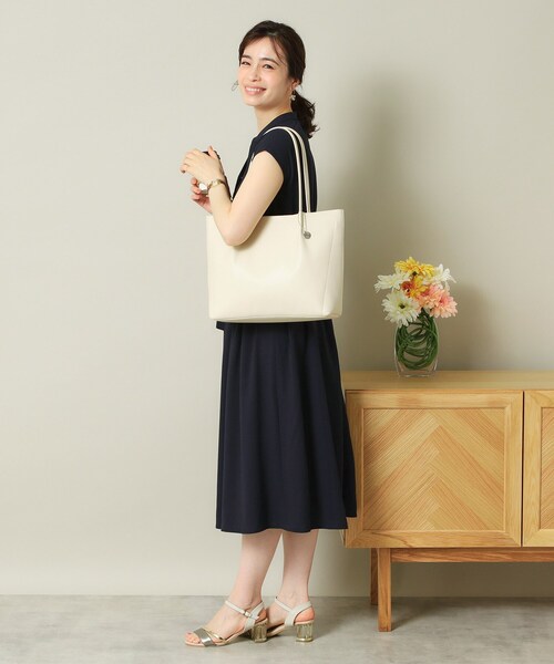 ITS'DEMO（イッツデモ）の「【通勤】仕切りA4トート（トートバッグ・レディース・ブラック/ライトベージュ/アイボリー/ブルー/グリーン系・00）」の13枚目の写真