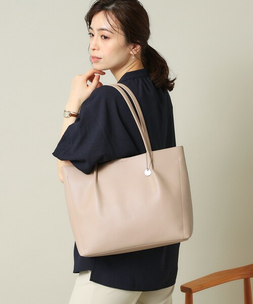 ITS'DEMO（イッツデモ）の「【通勤】仕切りA4トート（トートバッグ・レディース・ブラック/ライトベージュ/アイボリー/ブルー/グリーン系・00）」の18枚目の写真