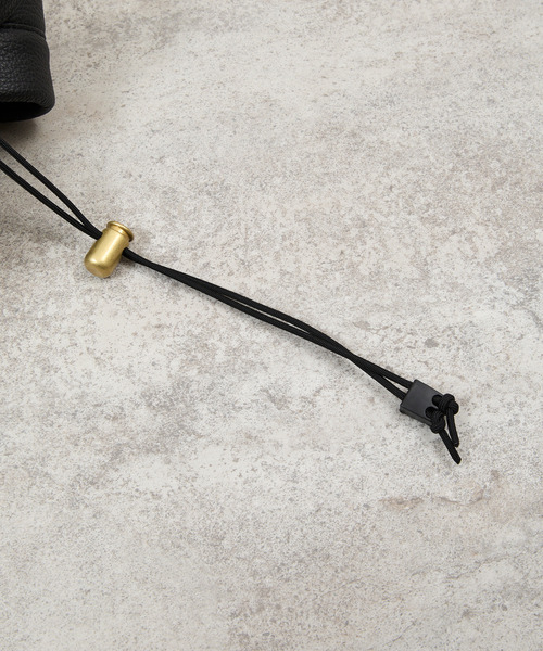 SLOW（スロウ）の「SLOW スロウ / shrink-draw string day pack- シュリンクレザーデイパック 牛革リュックサック / 858S62R（バックパック/リュック・メンズ・ブラック・FREE）」の6枚目の写真