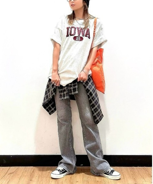 Right-on(ライトオン)の「タイポグラフィック刺繍Tシャツ(Tシャツ/カットソー・メンズ・ブルー/ホワイト/キナリ・M/L/XL)」の21枚目の写真