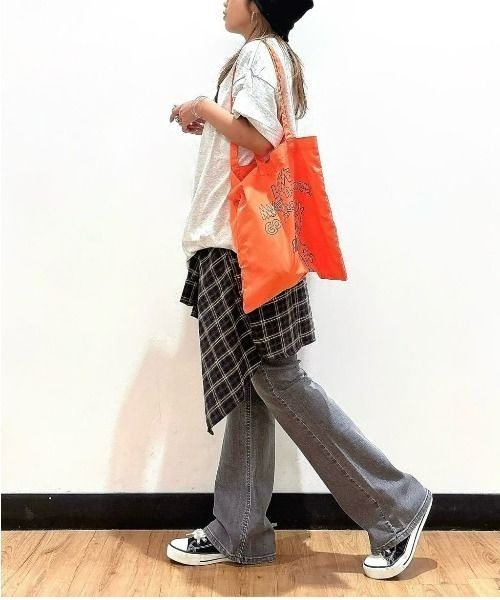 Right-on(ライトオン)の「タイポグラフィック刺繍Tシャツ(Tシャツ/カットソー・メンズ・ブルー/ホワイト/キナリ・M/L/XL)」の20枚目の写真