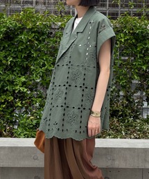 Audrey and John Wad（オードリーアンドジョンワッド）の「カットワーク刺繍半袖ワイドジャケット（テーラードジャケット）」