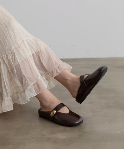 Lunea（ルネア）の「レトロデザインフラットミュールパンプス（パンプス・レディース・ホワイト/ブラウン・23/23.5/24/24.5/25/22.5）」の4枚目の写真
