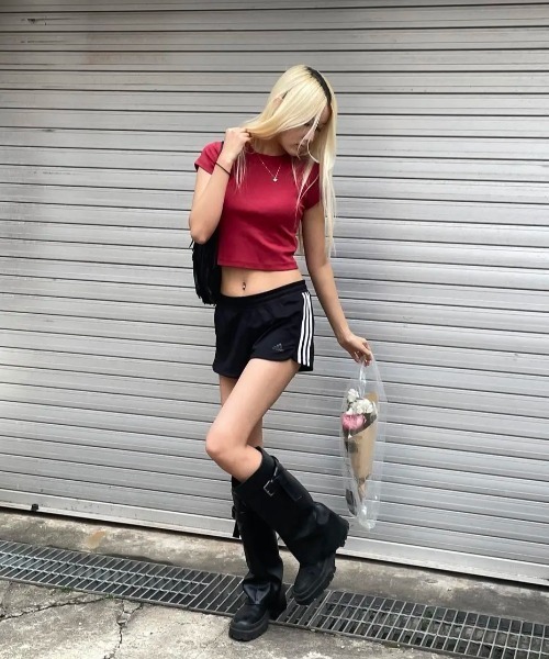 BLACKUP（ブラックアップ）の「[B-BASIC] クールスタンダードラウンドクロップ半袖Tシャツ（Tシャツ/カットソー・レディース・ブラック/ネイビー/レッド/ホワイト・MEDIUM/SMALL）」の5枚目の写真
