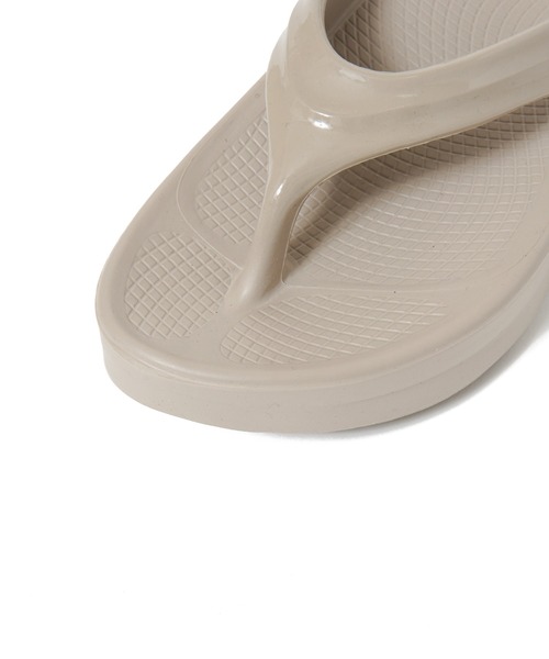 OOFOS（ウーフォス）の「OOFOS OOmega（サンダル・レディース・ローズ/ブラック/ベージュ・23/25/24）」の22枚目の写真