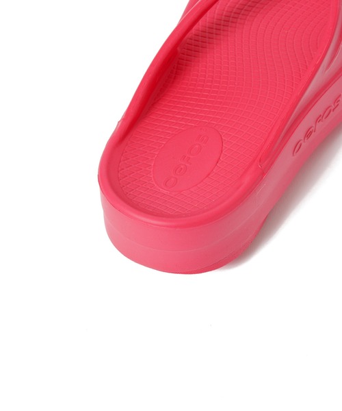 OOFOS（ウーフォス）の「OOFOS OOmega（サンダル・レディース・ローズ/ブラック/ベージュ・23/25/24）」の4枚目の写真