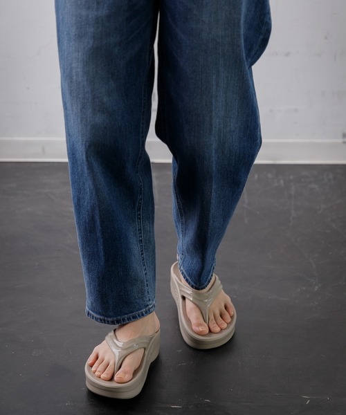 OOFOS（ウーフォス）の「OOFOS OOmega（サンダル・レディース・ローズ/ブラック/ベージュ・23/25/24）」の12枚目の写真