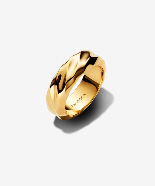 PANDORA（パンドラ）の「リップル ワイド バンド ゴールド リング（リング・レディース・イエローゴールド・52/54/56）」の2枚目の写真