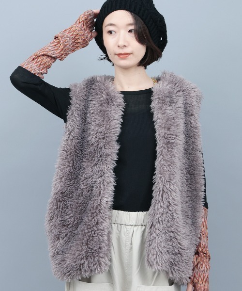 チチカカ（チチカカ）の「プードルファーベスト（ベスト・レディース・ベージュ/グレー/ブルー・FREE）」の2枚目の写真