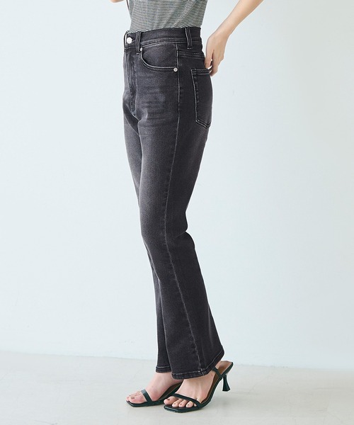 coca(coca)(コカ)の「セミフレア9分丈デニムパンツ(デニムパンツ・レディース・ライトブルー/ブラック・S/L/M)」の2枚目の写真