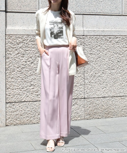 Pierrot(ピエロ)の「【EMILY IN PARIS】フォトプリントTシャツ(Tシャツ/カットソー・レディース・オフホワイト・M/L)」の4枚目の写真