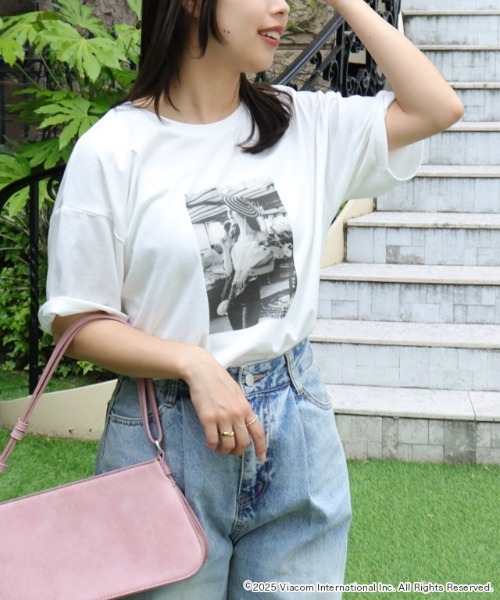 Pierrot(ピエロ)の「【EMILY IN PARIS】フォトプリントTシャツ(Tシャツ/カットソー・レディース・オフホワイト・M/L)」の6枚目の写真