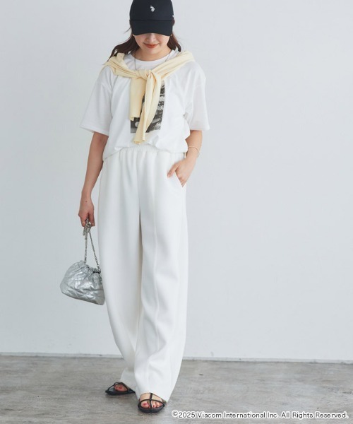 Pierrot(ピエロ)の「【EMILY IN PARIS】フォトプリントTシャツ(Tシャツ/カットソー・レディース・オフホワイト・M/L)」の14枚目の写真