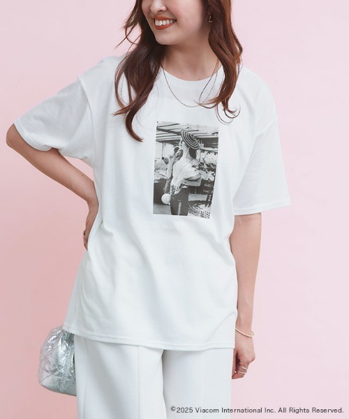 Pierrot(ピエロ)の「【EMILY IN PARIS】フォトプリントTシャツ(Tシャツ/カットソー・レディース・オフホワイト・M/L)」の16枚目の写真