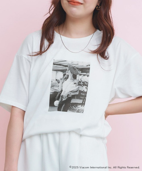 Pierrot(ピエロ)の「【EMILY IN PARIS】フォトプリントTシャツ(Tシャツ/カットソー・レディース・オフホワイト・M/L)」の18枚目の写真