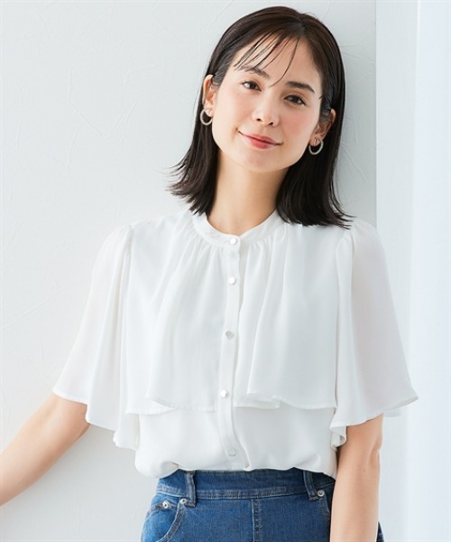 7days Life Styling(セブンデイズライフスタイリング)の「ケープ風ジョーゼットブラウス(カットソー裏地付)(シャツ/ブラウス・レディース・ネイビー/グレイッシュベージュ/オフホワイト・S/M/L/LL)」の2枚目の写真