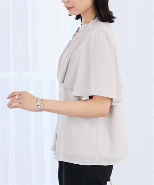 7days Life Styling(セブンデイズライフスタイリング)の「ケープ風ジョーゼットブラウス(カットソー裏地付)(シャツ/ブラウス・レディース・ネイビー/グレイッシュベージュ/オフホワイト・S/M/L/LL)」の14枚目の写真