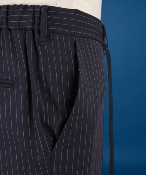 unrelaxing（アンリラクシング）の「スリムテーパードスラックス（スラックス・メンズ・ネイビー×ホワイト・マルチサイズ）」の8枚目の写真