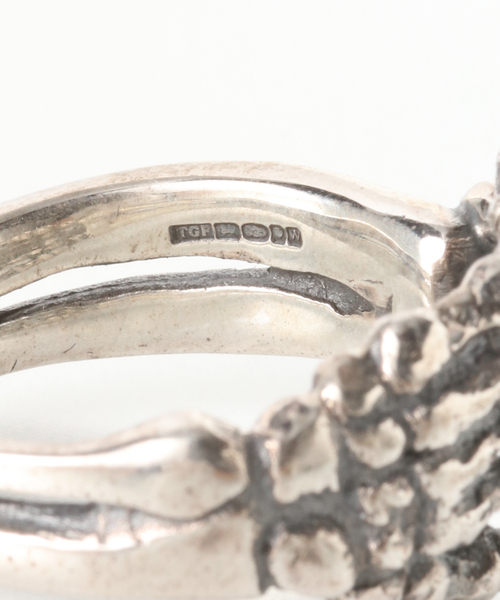 JOURNAL STANDARD(ジャーナルスタンダード)の「THE GREAT FROG Bone Hand Ring(リング・メンズ・シルバー・11/13)」の3枚目の写真